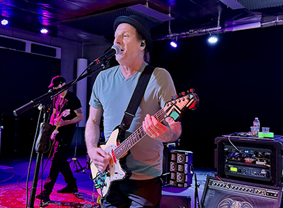 Adrian Belew rehearsing with Steve Vai for BEAT